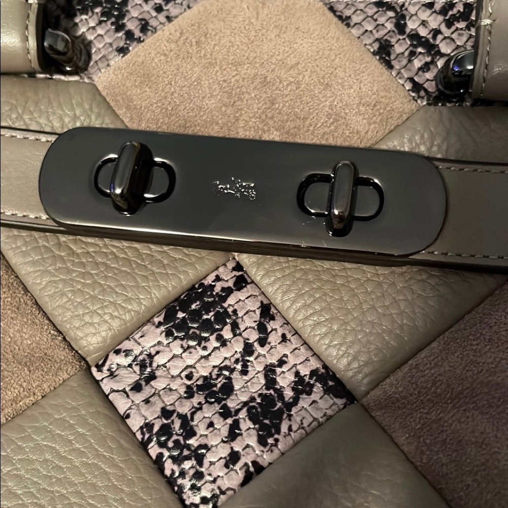 Retired Coach Purse Swagger In Patchwork Exotic Embossed Leather - Picture 10 of 12
